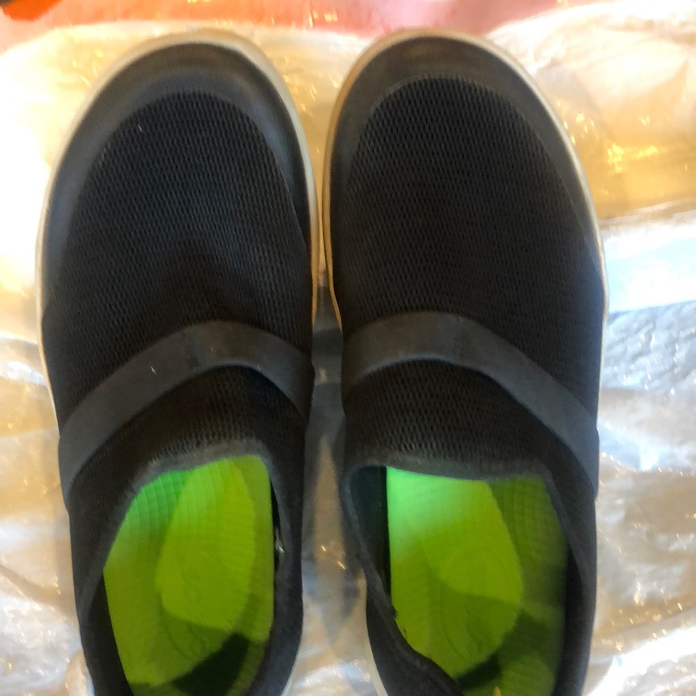 Oofos black shoes 9